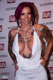 File:Anna Bell Peaks at AVN Adult Entertainment Expo 2016 (25545754132).jpg  - Wikimedia Commons