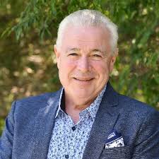 Gregory Henshaw's Instagram, Twitter & Facebook