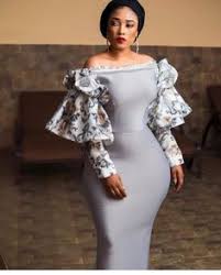 Robe midi en tissu pagne africain motif bogolan épaules dénudées avec ceinture , longue manches bouffante froncées aux poignets. 89 Idees De Longue Robe En Pagne Longue Robe En Pagne Mode Africaine Robe Mode Africaine