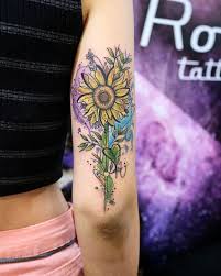 Se você é apaixonada pela flor, vem dar uma olhada nas sugestões que separamos para te inspirar a fazer sua próxima tattoo. Tatuagem De Girassol 85 Opcoes Lindas Para Registrar Na Pele