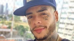 O músico brasileiro kevin nascimento bueno, de 23 anos, conhecido como mc kevin, morreu neste domingo, após cair do 11.º andar de um hotel na orla da barra da tijuca, no rio de janeiro, no início da noite. Sxuxl8qxug7hem