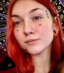 Erin Kenyon's Instagram, Twitter & Facebook