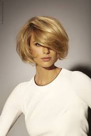Le Top Des Carres Courts De L Annee 2019 Coupe De Cheveux Qui Rajeunit Cheveux Courts Coupe De Cheveux