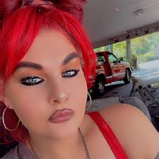 Since everyone else is using my pictures photo shop me looking buff 💪🏼 👀