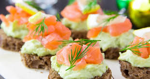 Salmon Avocado Bites Rezept In 2020 Lachs Happchen Avocado Creme Und Avocadocreme