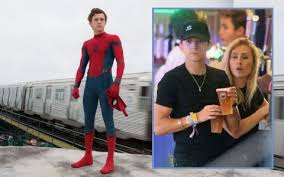 On sunday, riverdale's cole sprouse denied an allegation of sexual assault leveled at him by an anonymous twitter account earlier in the day, saying the accusations were the latest claim in a series of incidents seeking to baselessly cancel my cast mates. Pro Tv Este Considerat Unul Dintre Cei Mai FrumoÈ™i Burlaci De La Hollywood Cine Este Noua IubitÄƒ A Actorului Kj Apa