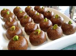 حلاوة التمر المدكوكه من التراث العراقي طعم ولا اروع مطبخ شاي مهيل Youtube Party Desserts Arabic Sweets Food