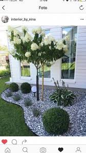 Idees De Bricolage Simples Simples Et Peu Couteuses Pour La Cour Avant En 2020 Amenagement Jardin Devant Maison Decoration Jardin Exterieur Amenagement Paysager Cour