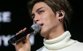 shinee jonghyun's sister kim sodam supports onew at shinheung musical academy. K Pop Star Jonghyun S Suicide Note Reveals Depression That Consumed Him