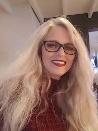 Gloria Whiting's Instagram, Twitter & Facebook