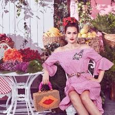 فهرية افجان تنشر صورة لوالدتها Koton Fashion Turkish Beauty