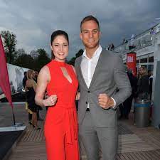 Den sportfreuden ist sie durch ihre tätigkeit für den sender sky bekannt. Kickboxen Marie Lang Bei Laura Papendick Uber Corona Fitness Bachelor