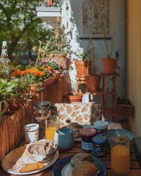 Breakfast On The Balcony In 2020 Fruhstuck Einfaches Fruhstuck Selbstgemacht