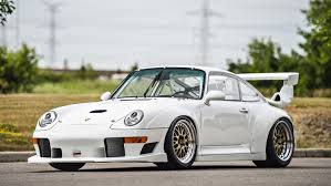Mobil porsche di kenal dengan produk mewah yang sangat mahal, bahkan harga yang di bandrol untuk mobil mewah dari porsche rasanya mobil porsche selalu menjadi incaran dan pusat perhatian para pecinta mobil mewah buktinya beberapa artis terkaya tanah air. Porsche 911 Gt2 Evo Rare Tahun 1995 Ini Mungkin Dilelong Pada Harga Usd1 Juta