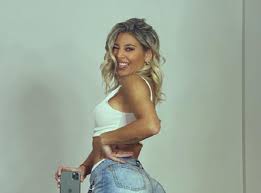 Inició su participación en los medios como integrante del programa combate (canal 9). Sol Perez Puso Su Cuerpo En Movimiento Con Un Reto Especial Espectaculo El Intransigente