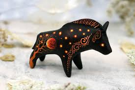 Spotted Hyena Animal Sculpture African Decor Animal Figurines Totem Fantasy Sculpture Polymer Clay Animals Velvet Clay Resin Casting In 2020 Animal Sculptures Hyena Animal Polymer Clay Animals