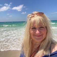 Cynthia Loftis's Instagram, Twitter & Facebook