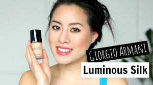 The formula is creamy, light, and most importantly, buildable. Giorgio Armani Luminous Silk On Combination Skin First Impressions Review Demo Application Youtube