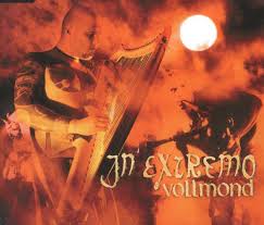 Die der erde zugewandte seite des mondes wird dann vollständig von der sonne beleuchtet und scheint hell. In Extremo Vollmond 2000