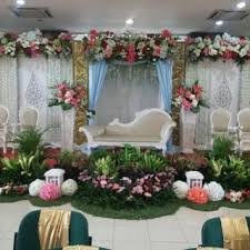 Kami toko bunga yang berada di ps bunga kayoon surabaya yang bergerak di bidang usaha florist dan dekorasi, menerima pesanan, pembuatan dan pengiriman segala produk karangan bunga dan dekorasi pengantin,kami melayani bermacam macam dekorasi seperti dekorasi jawa (gebyog),dekorasi tradisional,dekorasi modern. Facebook