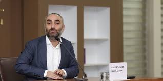 Bir kurtlar vadisi'nde polat alemdar karakterini canlandıran necati şaşmaz'ın boşanma sürecinde olduğu eski eşi nagehan kaşıkçı ortaya attığı iddialarla. Ismail Saymaz Goreceli Yoksulluk Akp Li Bir Buro Calisanin Pudra Sekeri Masrafi Kadar Aile Butcesi