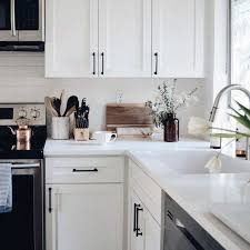 Brown oak hardware on white shaker cabinets in a transitional kitchen designed with white quartz countertops. Top 70 Best Kitchen Cabinet Hardware Ideas Knob And Pull Designs
