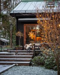 Une Maison Dans La Foret Decoree Pour Noel Maison Dans La Foret Decoration Noel Et Maison
