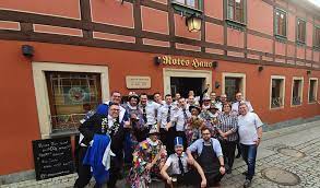 Der service läßt sehr zu wünschen übrig. Zum Roten Haus Pocetna Facebook