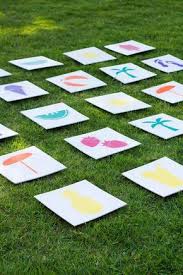 Juego de presentación, en círculo, tranquilo individual a partir de 6 años de 6 a 32 jugadores interior/exterior 10 minutos sin materiales. 27 Juegos Al Aire Libre Locamente Divertidos Que Amaras Juegos Al Aire Libre Juegos De Kermes Juegos Para Ninos Al Aire Libre