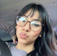 someone who does Lashes/nails?