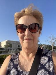 Karen Noller's Instagram, Twitter & Facebook