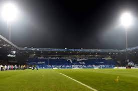Halbzeit im stadion, davor liegen sich die fans schon freudetrunken in den armen. Vfl Bochum Stadionvorstellung