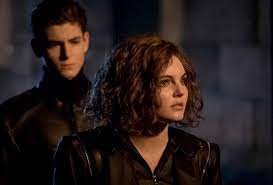 22 мая, 1999 близнецы рост: Gotham Final Season 5 Preview Camren Bicondova On New Selina Tvline