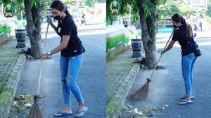 Cara daftar pekerja sapu jalan. Viral Gadis Muda Penyapu Jalan Tak Malu Bantu Ibu Ini Foto Fotonya Suara Jatim