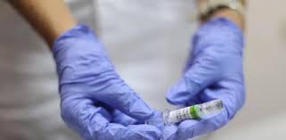 El optimismo aumenta y surgen las preguntas a medida que comienzan los esfuerzos de inmunización. Vacunas Coronavirus Aumenta La Desconfianza Hacia Ellas