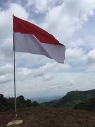 Gunung bendera 2020 / bendera merah putih 1 200 meter. Pemasangan Bendera Di Puncak Gunung Api Purba Nglanggeran Website Nglanggeran