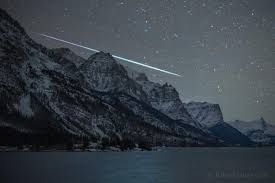 Asal muasal hujan meteor geminid bersumber dari sisa debu asteroid 3200 phaethon (1983tb) yang mengorbit matahari dengan periode 523,6 hari. 11 Fakta Puncak Hujan Meteor Meteor Geminid
