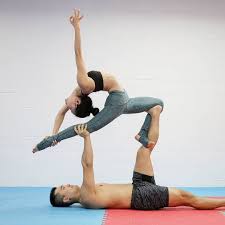 1 016 Me Gusta 16 Comentarios David Ung Superdaveyoga En Instagram There Are Many Acroyoga Offerings This Weekend Yoga Challenge Couples Yoga Workout