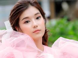 She is living in ho chi minh city. Hoang Yen Chibi Is Very Active In Changing Her Fashion Sense And Image