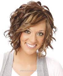 Medium Hair Styles For Women Over 40 Oblong Face Formal Medium Wavy Hairstyle Elle Hairstyles Wavy Hairstyles Medium Medium Hair Styles Medium Hair Styles For Women