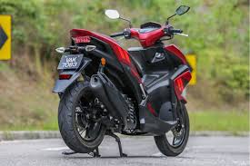 This single cylinder petrol unit is capable of delivering 14.8 bhp during the launch it is said two countries this year, forgot thailand or vietnam or indonesia but definitely not malaysia because malaysia not listed in the sides. Tunggang Uji Yamaha Nvx 155 Raja Bandar Careta
