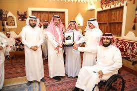 ونشر حمود بن ناصر الشثري صوراً ومقطع فيديو من زيارة ولي العهد الأمير محمد بن سلمان بن عبدالعزيز آل سعود، لوالده الشيخ ناصر وأظهر مقطع الفيديو إصرار ولي العهد على الجلوس بجوار الشيخ ناصر الشثري، تاركاً الكرسي المخصص لسموه، مردداً عبارة أنا واحد من عياله. Ø¬Ù…Ø¹ÙŠØ© Ø§Ù„Ø¥Ø¹Ø§Ù‚Ø© Ø§Ù„Ø­Ø±ÙƒÙŠØ© Ù„Ù„ÙƒØ¨Ø§Ø±