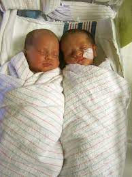 Girls Gone Child Blogger S New Baby Twins One Week Old They Are In The Nicu And Doing Well This Picture Brings Tears New Baby Products Twin Babies Nicu Baby