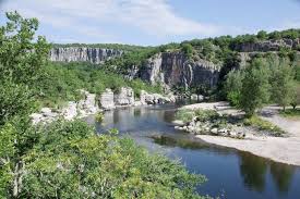 Que Voir Dans Les Gorges De L Ardeche Voyager En Photos Blog Voyage En 2020 Ardeche Ardeche Gorge Endroits A Visiter