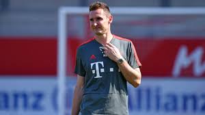 Bayern munich coaches former bayern munich assistant coach miroslav klose will be forced to take a break miroslav klose also talked about his future and confirmed that he wants to become a head coach soon, and therefore, he rejected hansi flick's invitation to the dfb. Fc Bayern Munchen Miro Klose Wohl Als Neuer Co Trainer Von Hansi Flick Im Gesprach Goal Com