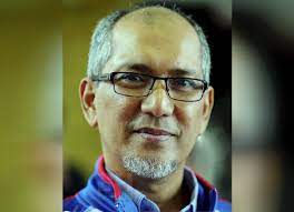 Abu bakar bin ibrahim (he was of short stature; Artikel Mengenai Topik Datuk Tawfiq Abu Bakar Titingan Stadium Astro