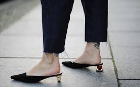 Для того чтобы удобная пара . Trend Myuli Na Geometricheskih Kablukah Vogue Ukraine Vogue Ua