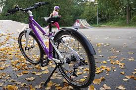 Woom bikes offer lightweight bikes for kids. Das Woom 4 Kinderfahrrad Unser Neuer Familienheld Mit Rabattcode Madchenmutter