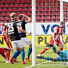 Liga, der spielplan, die ergebnisse, tabelle, spielernoten und aktuelle transfers. 2 Liga Im Live Ticker Hsv Panne In Der Schlusssekunde Aufholjagd Beim Ksc Fussball