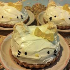 Hello Kitty Lemon Meringue Pie Firstly I Shaped The Meringue In To Half Circle On Top Of The Pie Crust And Lem Lemon Meringue Pie Lemon Meringue Food To Make